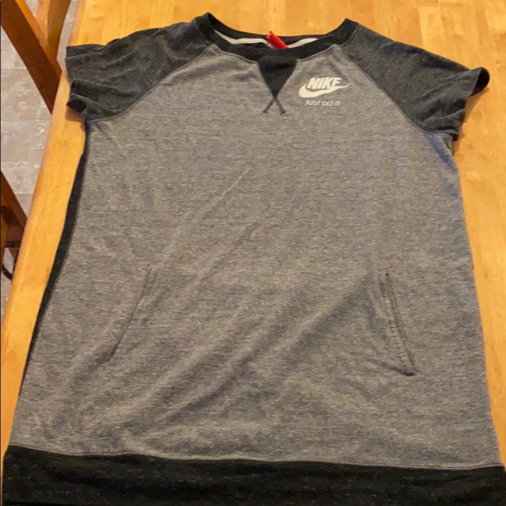 A Nike’s shirt unisex